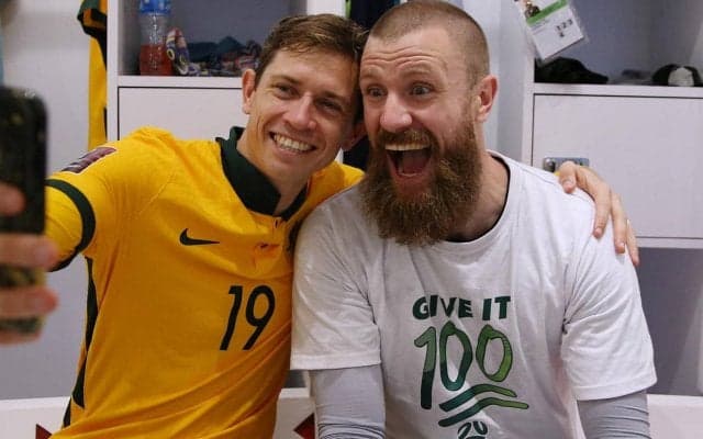 豪にW杯出場をもらたした“踊る”GKにもう1つの手柄？　相手のPKメモ投げ捨てでチームメイトをアシスト