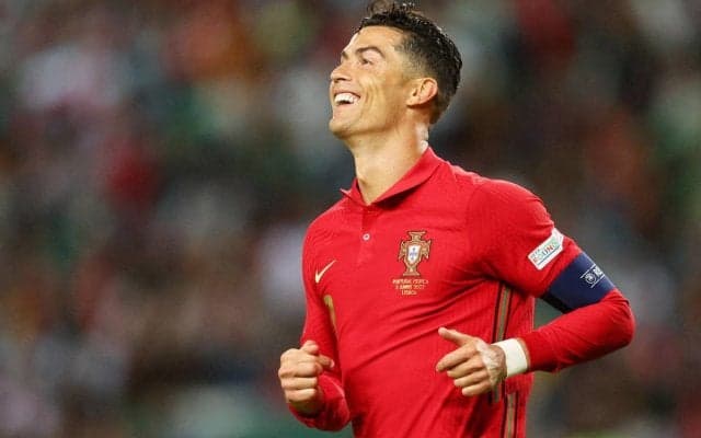 「純金の蛇口」に「ルイ・ヴィトンの壁」C・ロナウドが“30億円”の豪邸を建設中！