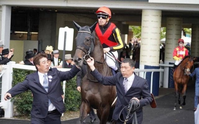 【プリンスオブウェールズS】C.デムーロ「前走と馬が違った」シャフリヤールは4着敗退