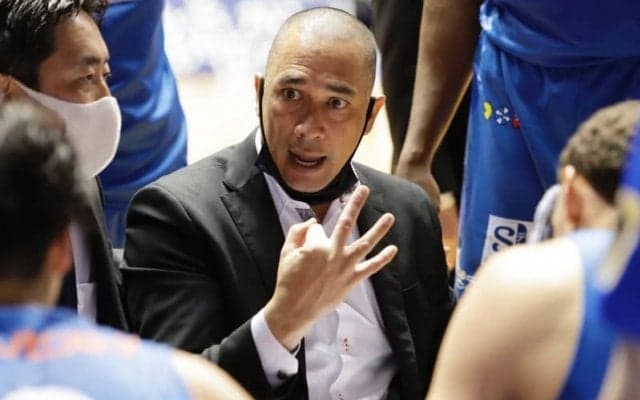 島根がポール・ヘナレHCの続投を発表…就任1年目でチーム史上初のCS進出へ導く