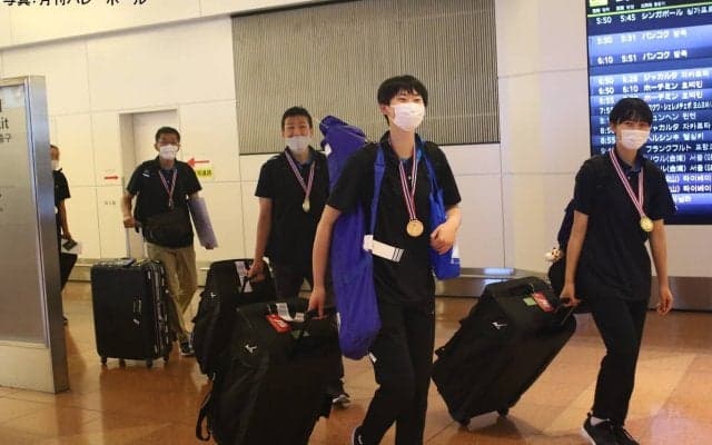 女子U18日本代表がアジア選手権V8を手に帰国 MVPの大森咲愛「ふさわしい選手に」