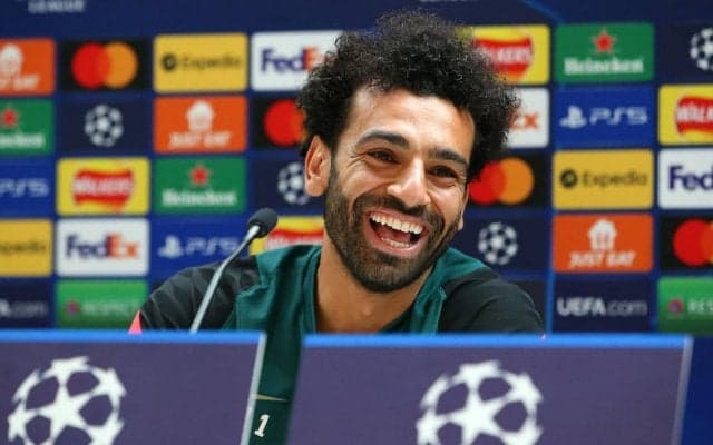 「どこまでケーキ？」リバプールのエースFWサラーが30歳のバースデー、顔より遥かに大きいケーキに「どうやって食べるの？」