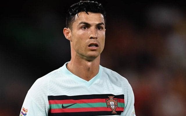 「とっても可愛い」C・ロナウドが生後2カ月の“愛娘”も連れてバカンスに出発！「来シーズンも頼んだ」