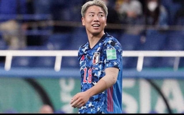 全身アディダスでアディダスショップへ！浅野拓磨の“私服姿”に日本代表が続々反応「What a model」「Mood」