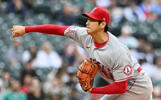 大谷翔平、審判とのフレンドリーな右手チェックに反響「お友達感覚で接する大谷さん」