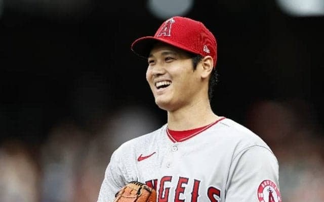 ５勝目の大谷翔平、会心の投球に思わず審判と握手！？「ショウヘイ、審判は友だちではないよ」と米記者ツッコミ