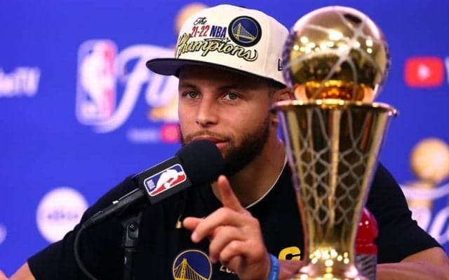 4年ぶり4度目の優勝を果たしたカリー「自分たちの夢を実現させようと努力してきた」