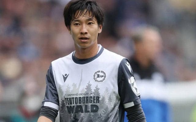 リリース条項あるMF奥川は残るのか？2部降格のビーレフェルトが来季ユニ3種を一気に発表！