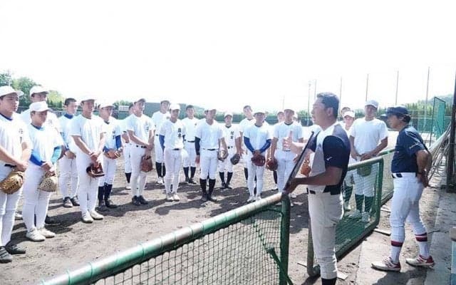 大阪桐蔭を倒す秘策は少年野球にあり!?　履正社が“カリスマ監督”に指導仰いだワケ