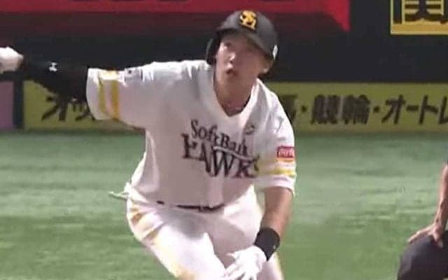 変態すぎる弾に「本人も首傾げとる」　柳田の右手コツンが「信じられなくて観客静か」