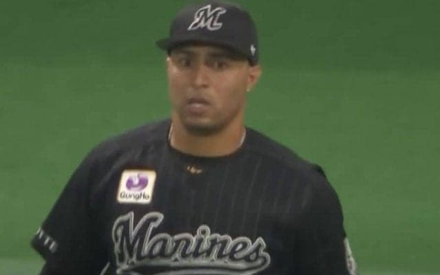 「全盛期のイチローじゃん」　振り向きざまドンピシャ送球が「爆肩最高すぎ」
