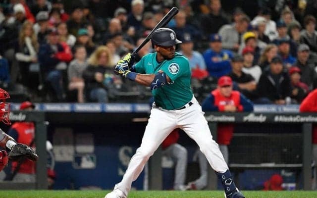 【MLB】マリナーズのアップトンが頭部死球で交代　昇格直後に襲われた悲劇に球場騒然