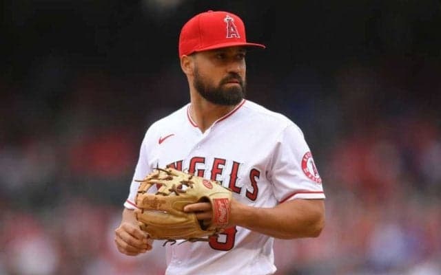 【MLB】“野手登板”で魔球披露「ガチじゃん」　解説も驚き「信じられないほどいい制球」