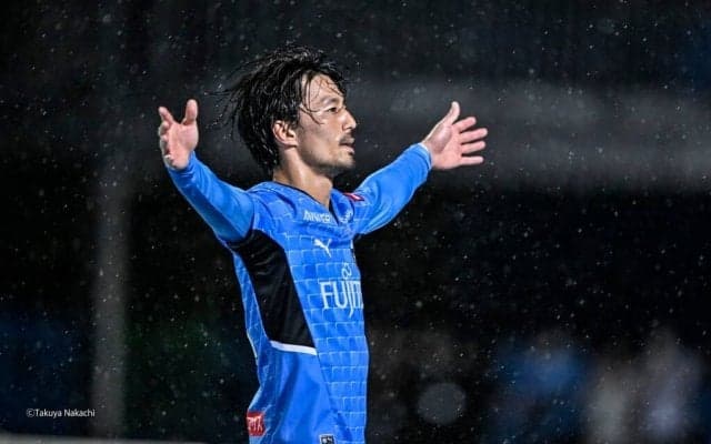 川崎のレジェンド中村憲剛がGKとして等々力のピッチに復帰！ “PKのピンチ”を乗り越え札幌戦の勝利を呼び込む！