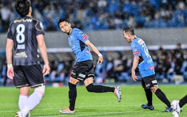 川崎FW小林悠の「鮮烈バイシクル弾」!「札幌キラー」が4戦ぶり勝利へと導いた「衝撃の一撃」