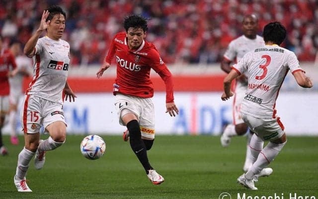 浦和レッズ「上昇のとき」と「ロドリゲス監督らしさ」を体現した23歳MFの躍動【浦和vs名古屋】(2)