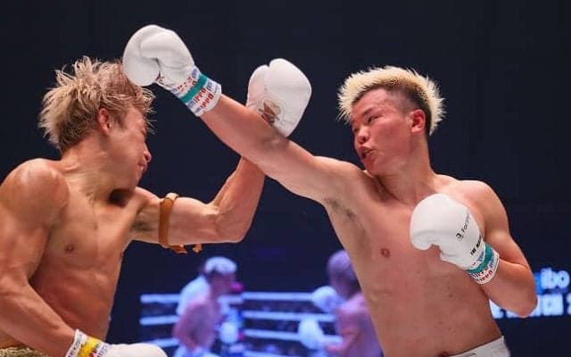 那須川天心、武尊が抱き合って号泣！激闘後の“男泣き”にファンも感動「熱すぎた」「永遠に僕のヒーロー」