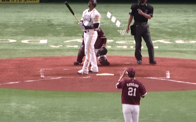 「ファウルかと…」「意味不明」　本人も半信半疑の“こすっただけ弾”が「すげぇ」