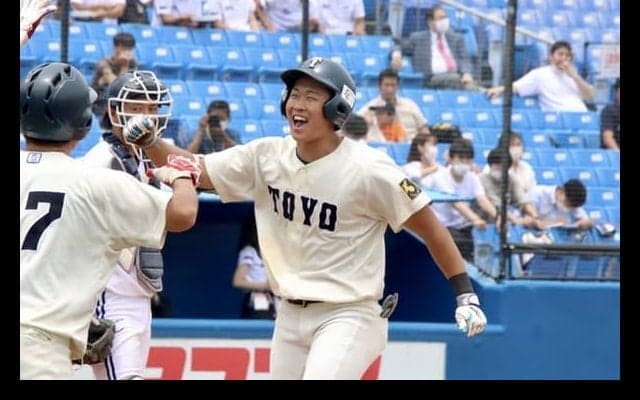 [硬式野球] 勝負を決定づけた！ 石上泰が満塁で神宮の空に初アーチ　