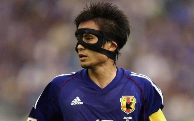 「バットマン」宮本恒靖の真実　「ボールが一瞬消える」違和感と空前の“ツネさま”人気