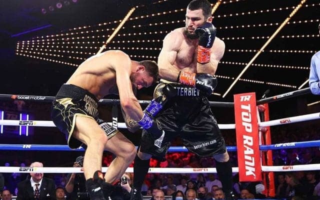 18勝KO率100％のライトヘビー級王者、319秒で敗れた相手が衝撃回顧「平衡感覚失った」