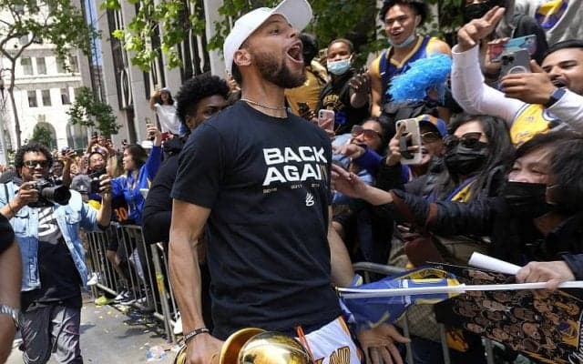 ベイエリアで優勝パレードを行なったウォリアーズのカリー「今でも新鮮なものさ」