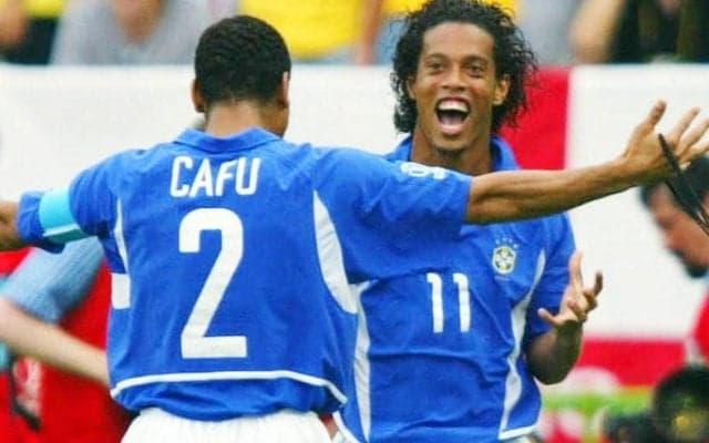 「3R」の一角・ロナウジーニョが20年前の日韓W杯で決めた“幻惑FK”！人気絶頂だったベッカム擁するイングランドを沈めた一撃