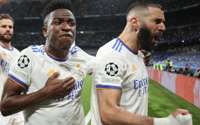 「このシャツ欲しい！」ヴィニシウスが着た“ベンゼマTシャツ”が話題！「どこで買えるんだ？」