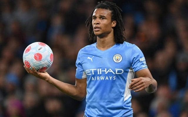 「世界で最も美しいカップル」シティDFアケが交際10年以上のデザイナー女性と結婚！