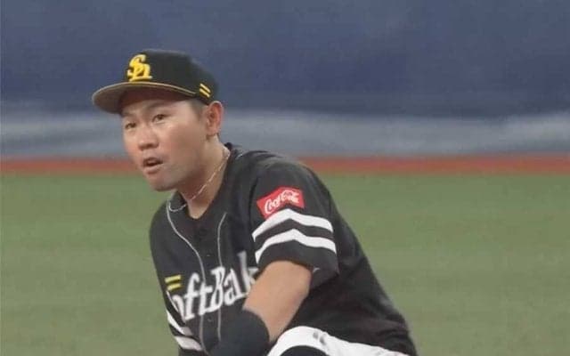 敵地どよめき「パワプロ並に飛んでる」　“超人級キャッチ”が「躍動感すごい」