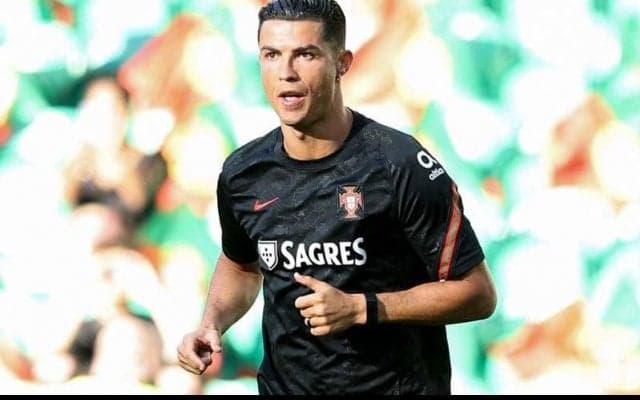 C・ロナウドが下部組織時代からの友人とサウナで「裸の付き合い」 “ととのう”アドバイスも送る