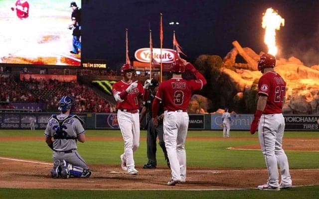【MLB】大谷翔平の179キロ弾に「いってらっしゃ～い」　実況も日本語で祝福の豪快3ラン