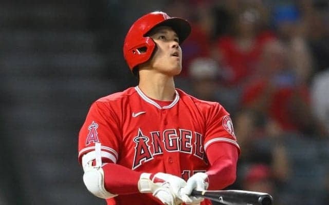 「史上最高の映像だ！」大谷翔平、土壇場３ラン後の”確信歩き”と”雄叫び”に米記者熱狂！