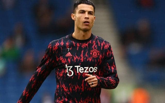 「半裸で腰をフリフリ」C・ロナウドがTikTokで“衝撃ダンス”を披露！「これは1000万いいね！」