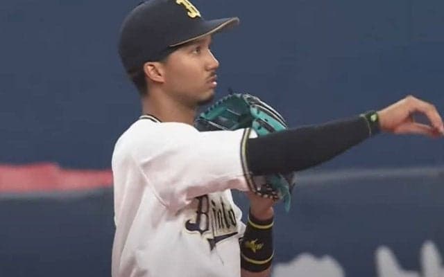 「メジャー級のプレー」　一塁手のグラブ突き刺す爆肩炸裂、オリ宗の「送球正確すぎ」