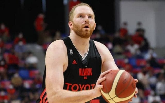 A東京が大黒柱のアレックス・カークと契約継続「目標に向かって戦っていきます」