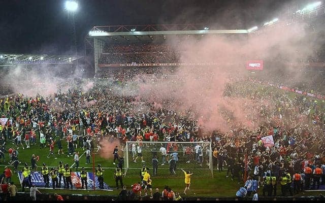 シェフィールド・ユナイテッドの2選手が暴行容疑で起訴…発端は昇格PO試合後のファンのピッチ乱入