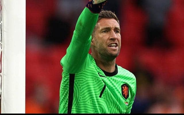 アヤックス、鼠径部手術でシーズン大半を棒に振った39歳GKステケレンブルフと1年契約延長