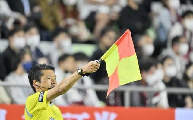 サッカーの新技術「半自動オフサイド・システム」とは何か(1)人間業とは思えない「オフサイド判定」とトレーニング