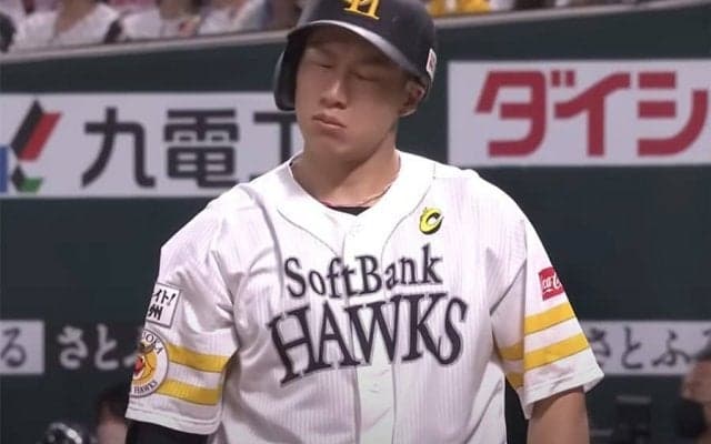 柳田が「首捻ってるのがまた良い」　唖然の“待ちぼうけ魔球”が「めっちゃ曲がる！」