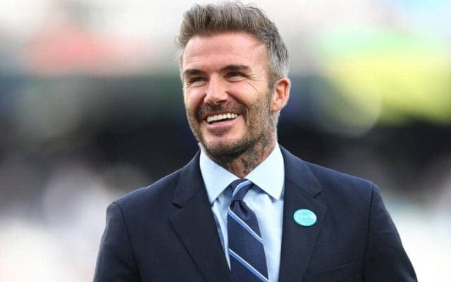 「めちゃ映える絵面」ベッカムと新型マセラティの組み合わせに熱視線「ジェームズ・ボンドみたい」