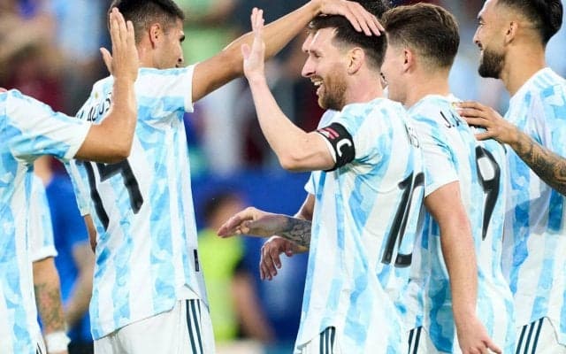 かつての仲間がメッシ35歳のバースデー祝福！ パーティーにはスアレス、セスクの夫妻ら、古巣からもメッセージが