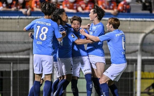 長谷川竜也の2アシストでJ2首位返り咲き！ 横浜FCが仙台・新潟との「頂上決戦2連戦」を制してJ1復帰へ弾み！