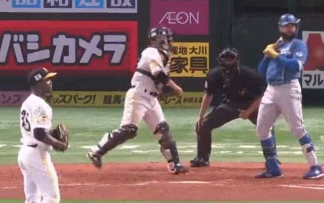 “時間差”甲斐キャノンが「えぐくない？」　爆肩送球に「惚れてまうやろ」