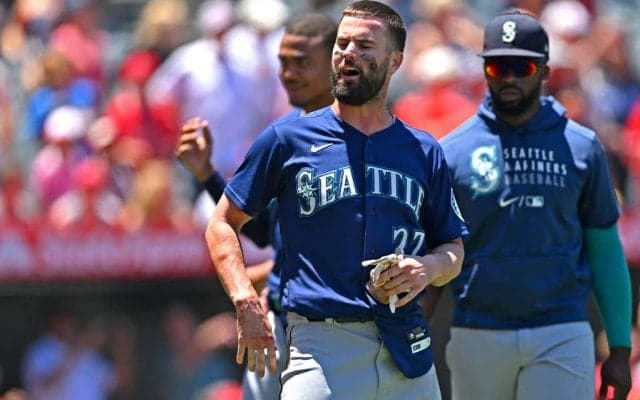 【MLB】エンゼルス相手に大乱闘を演じたウインカーのもとにファンからピザの差し入れ　退場後、試合中にペロリ　