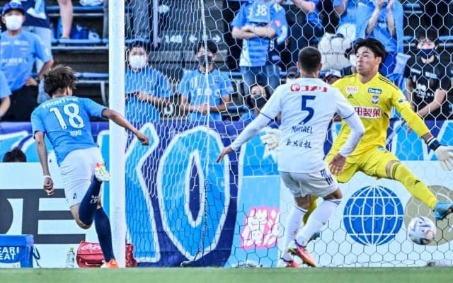 【J2「首位決戦」】横浜FCが新潟に快勝で首位返り咲き！監督・キャプテン・エースが語った“ブレイクスルーワード”「決勝戦・成長・殻を破れた」(1)