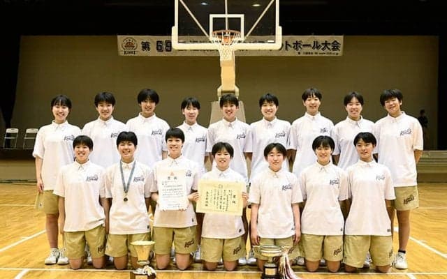 強豪の京都精華に勝利…鮮やかな逆転劇で大阪薫英女学院が2年ぶりの近畿チャンピオンに