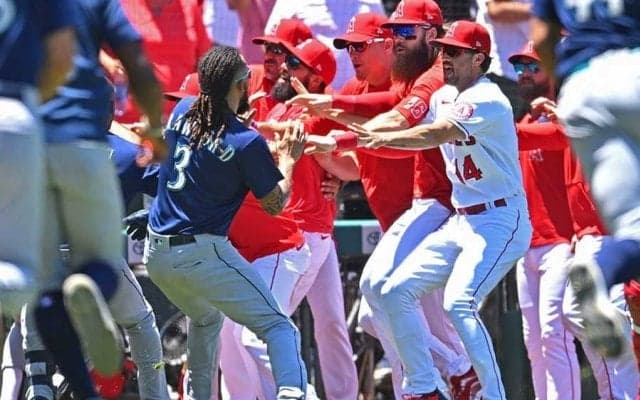 エンゼルスが監督“代行の代行”に　26日大乱闘で10試合出場停止、通訳も2試合の処分