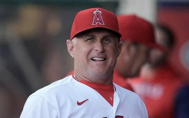 エンゼルス監督代行は“スイート席”で観戦　出場停止中に米反応「誰かピザを贈って」