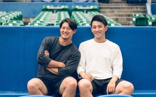 ロッテが「umi」の夏物アパレルを6・30から販売　小島和哉＆佐藤都志也がモデルに